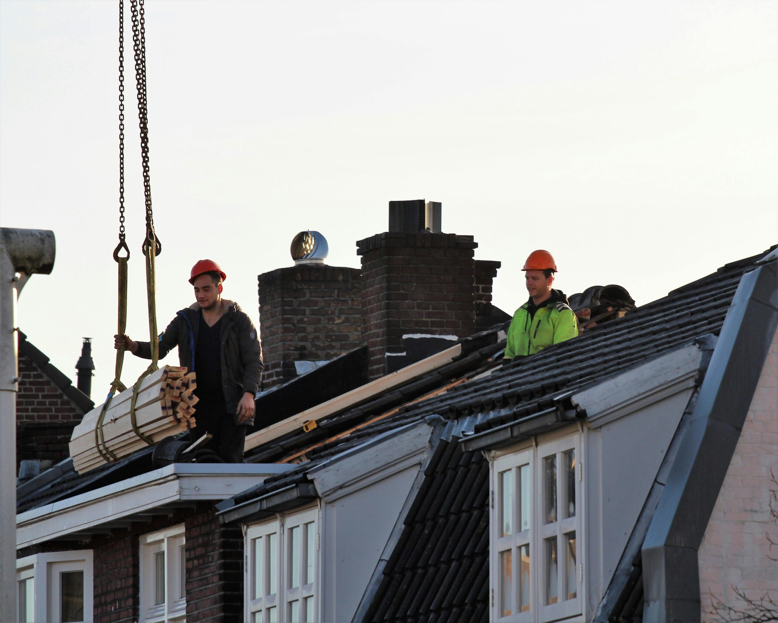 How to Choose a Roofing Material That Actually Holds Up in the Midwest