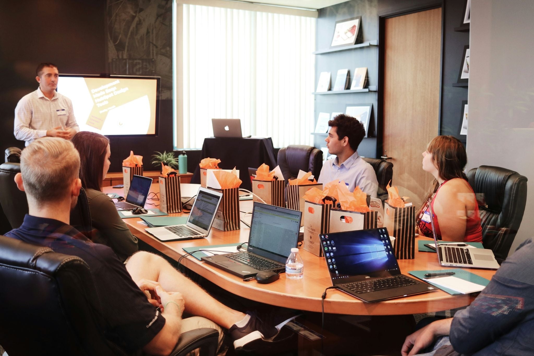 Resonate Labs, a company that helps B2B businesses